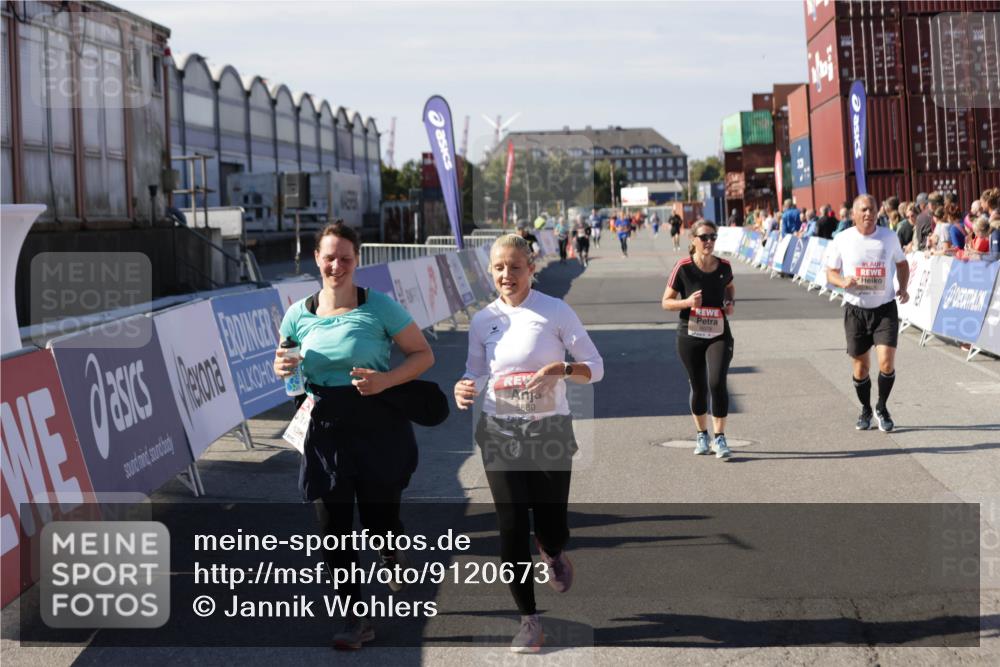 03.10.2025 - Köhlbrandbrückenlauf Jannik Wohlers http://msf.ph/oto/9120673 03.10.2025 13:35:40 Ziel 5356, 5517, 5539, 5680, 6079, 6283, 6396, 6508 meine-sportfotos.de