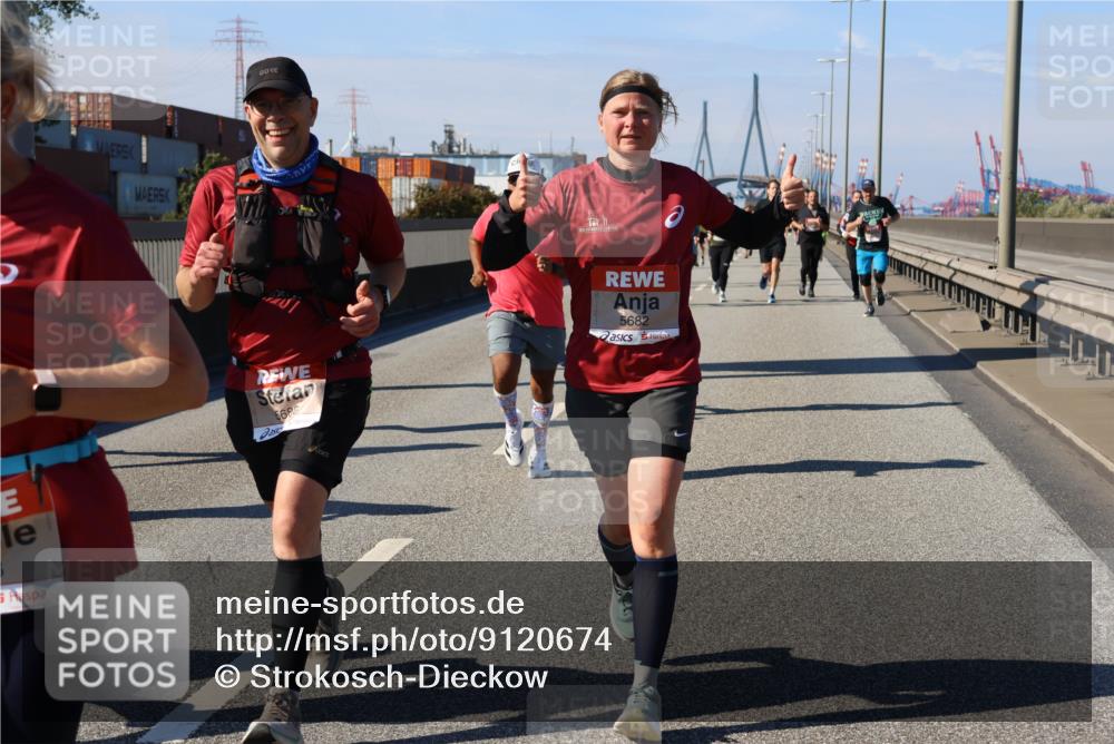 03.10.2025 - Köhlbrandbrückenlauf Strokosch-Dieckow http://msf.ph/oto/9120674 03.10.2025 12:58:57 Position 3 5686, 5682 meine-sportfotos.de