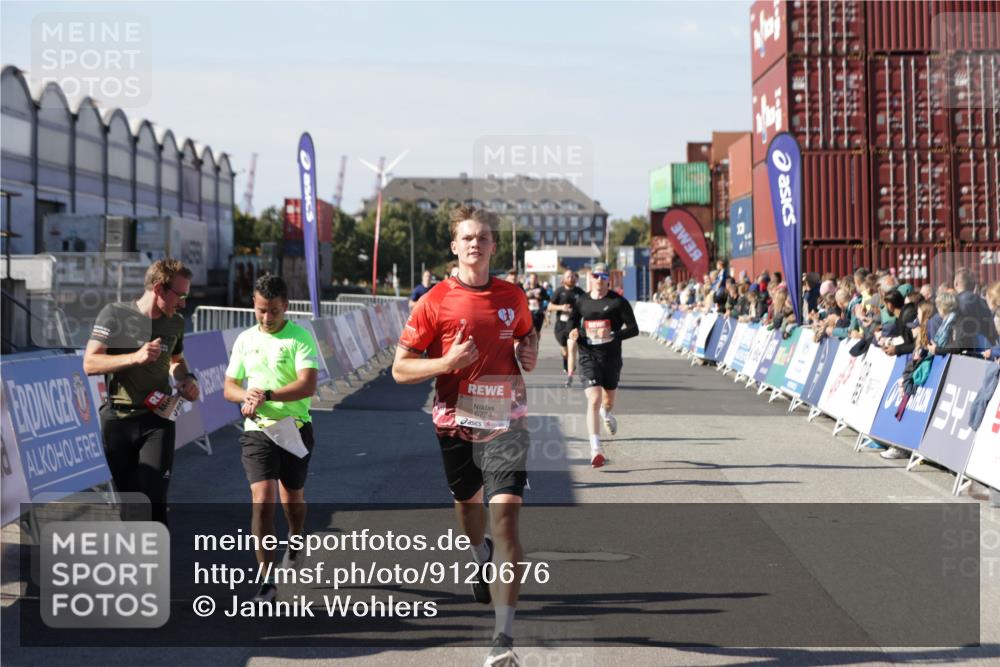 03.10.2025 - Köhlbrandbrückenlauf Jannik Wohlers http://msf.ph/oto/9120676 03.10.2025 13:04:19 Ziel 4297, 4494, 5055, 5721, 6038, 6250, 6251, 6523, 6723, 6724 meine-sportfotos.de