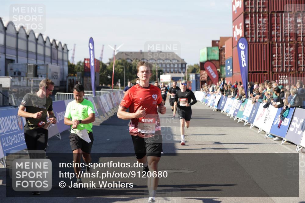 03.10.2025 - Köhlbrandbrückenlauf Jannik Wohlers http://msf.ph/oto/9120680 03.10.2025 13:04:19 Ziel 4297, 4494, 5055, 5721, 6038, 6250, 6251, 6523, 6723, 6724 meine-sportfotos.de