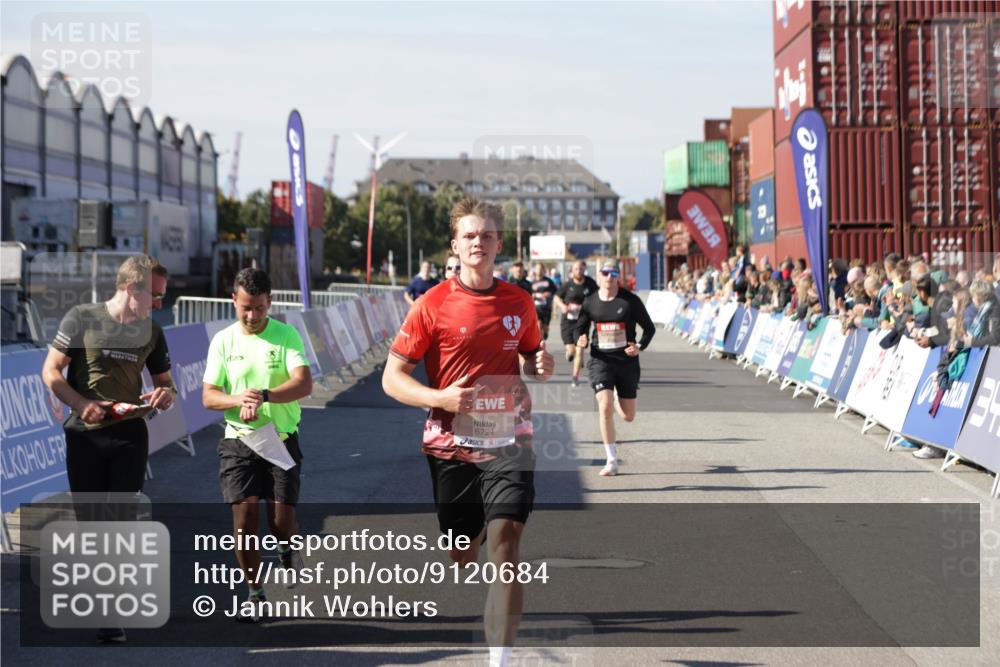 03.10.2025 - Köhlbrandbrückenlauf Jannik Wohlers http://msf.ph/oto/9120684 03.10.2025 13:04:20 Ziel 4117, 4198, 4297, 4494, 5055, 5721, 6038, 6250, 6251, 6523, 6723, 6724 meine-sportfotos.de