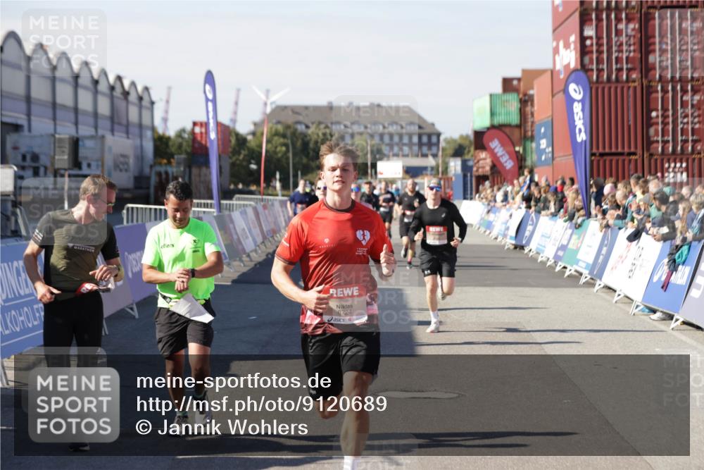 03.10.2025 - Köhlbrandbrückenlauf Jannik Wohlers http://msf.ph/oto/9120689 03.10.2025 13:04:20 Ziel 4117, 4198, 4297, 4494, 5055, 5721, 6038, 6250, 6251, 6523, 6723, 6724 meine-sportfotos.de