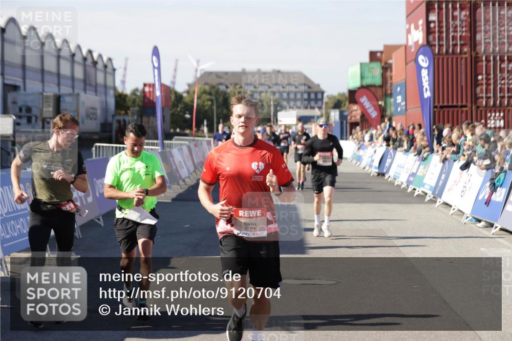 03.10.2025 - Köhlbrandbrückenlauf Jannik Wohlers http://msf.ph/oto/9120704 03.10.2025 13:04:20 Ziel 4117, 4198, 4297, 4494, 5055, 5721, 6038, 6250, 6251, 6523, 6723, 6724 meine-sportfotos.de