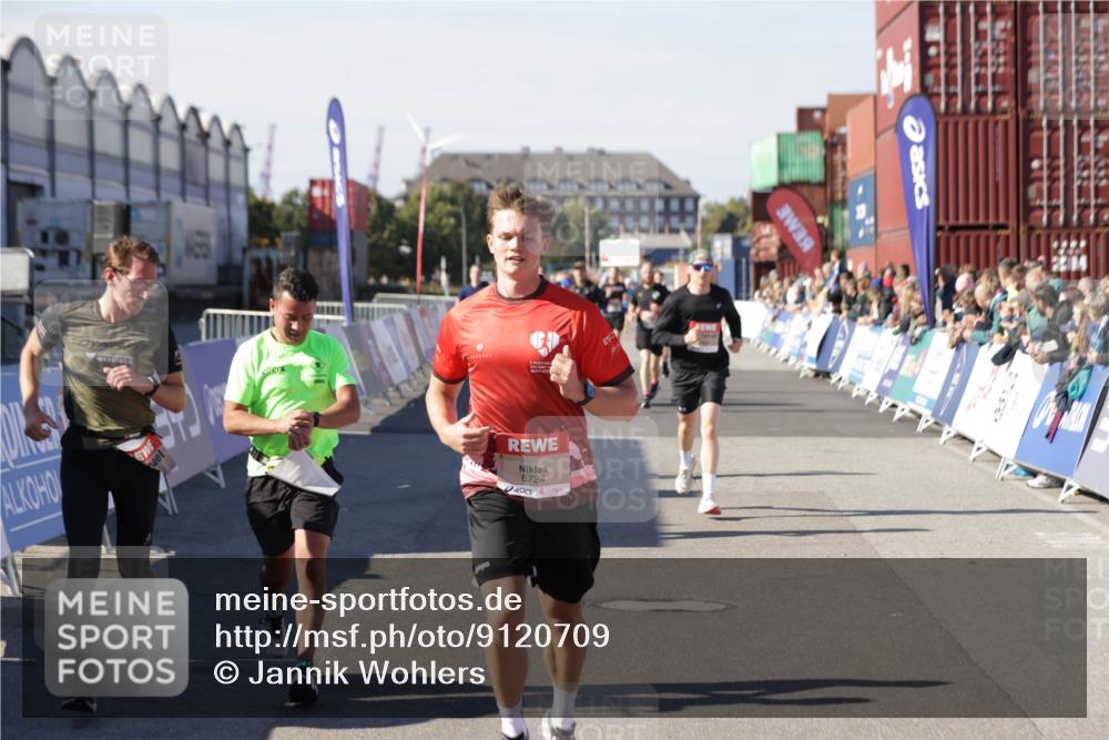 03.10.2025 - Köhlbrandbrückenlauf Jannik Wohlers http://msf.ph/oto/9120709 03.10.2025 13:04:20 Ziel 4117, 4198, 4297, 4494, 5055, 5721, 6038, 6250, 6251, 6523, 6723, 6724 meine-sportfotos.de