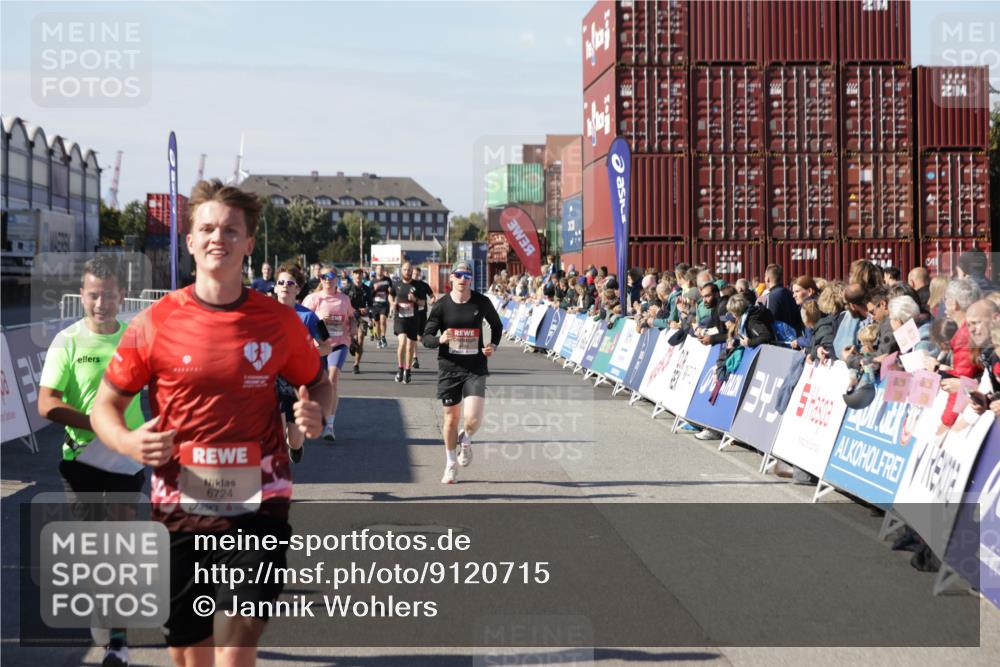 03.10.2025 - Köhlbrandbrückenlauf Jannik Wohlers http://msf.ph/oto/9120715 03.10.2025 13:04:20 Ziel 4117, 4198, 4297, 4494, 5055, 5721, 6038, 6250, 6251, 6523, 6723, 6724 meine-sportfotos.de