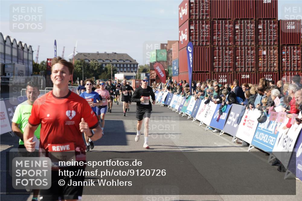 03.10.2025 - Köhlbrandbrückenlauf Jannik Wohlers http://msf.ph/oto/9120726 03.10.2025 13:04:20 Ziel 4117, 4198, 4297, 4494, 5055, 5721, 6038, 6250, 6251, 6523, 6723, 6724 meine-sportfotos.de