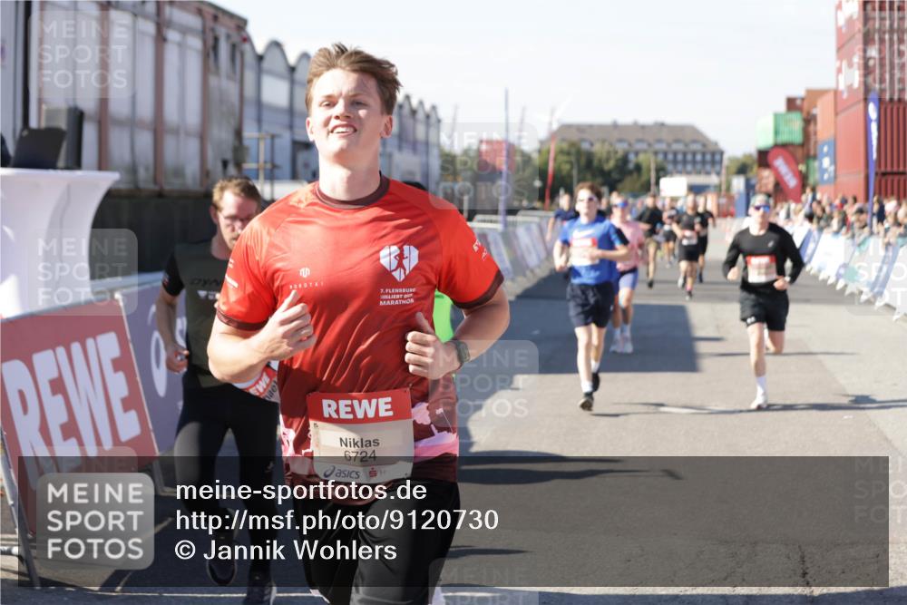 03.10.2025 - Köhlbrandbrückenlauf Jannik Wohlers http://msf.ph/oto/9120730 03.10.2025 13:04:21 Ziel 4117, 4198, 4297, 4494, 4665, 4836, 4995, 5055, 6038, 6250, 6251, 6523, 6723, 6724 meine-sportfotos.de