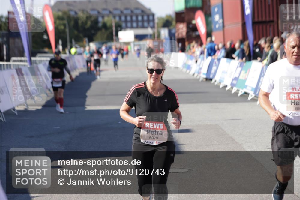 03.10.2025 - Köhlbrandbrückenlauf Jannik Wohlers http://msf.ph/oto/9120743 03.10.2025 13:35:42 Ziel 5356, 5517, 5539, 5680, 6079, 6396, 6508 meine-sportfotos.de