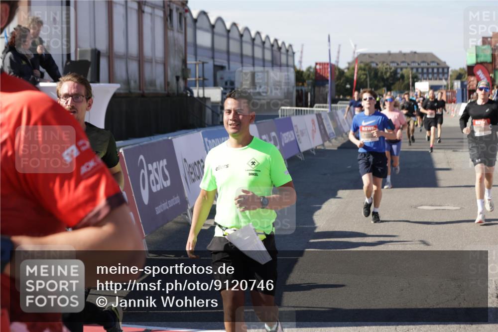 03.10.2025 - Köhlbrandbrückenlauf Jannik Wohlers http://msf.ph/oto/9120746 03.10.2025 13:04:21 Ziel 4117, 4198, 4297, 4494, 4665, 4836, 4995, 5055, 6038, 6250, 6251, 6523, 6723, 6724 meine-sportfotos.de