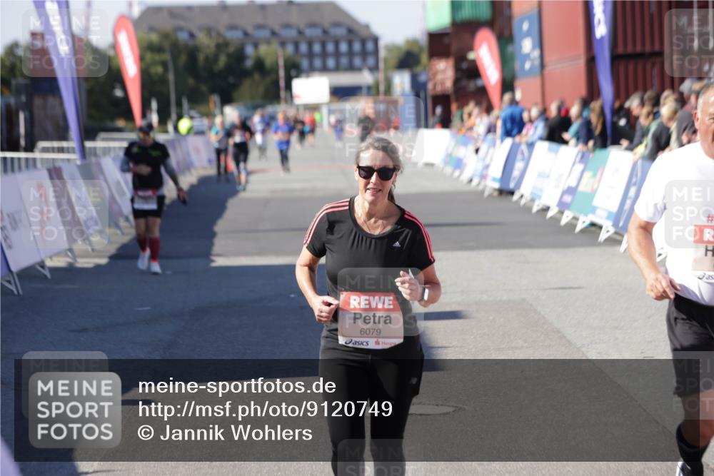 03.10.2025 - Köhlbrandbrückenlauf Jannik Wohlers http://msf.ph/oto/9120749 03.10.2025 13:35:42 Ziel 5356, 5517, 5539, 5680, 6079, 6396, 6508 meine-sportfotos.de