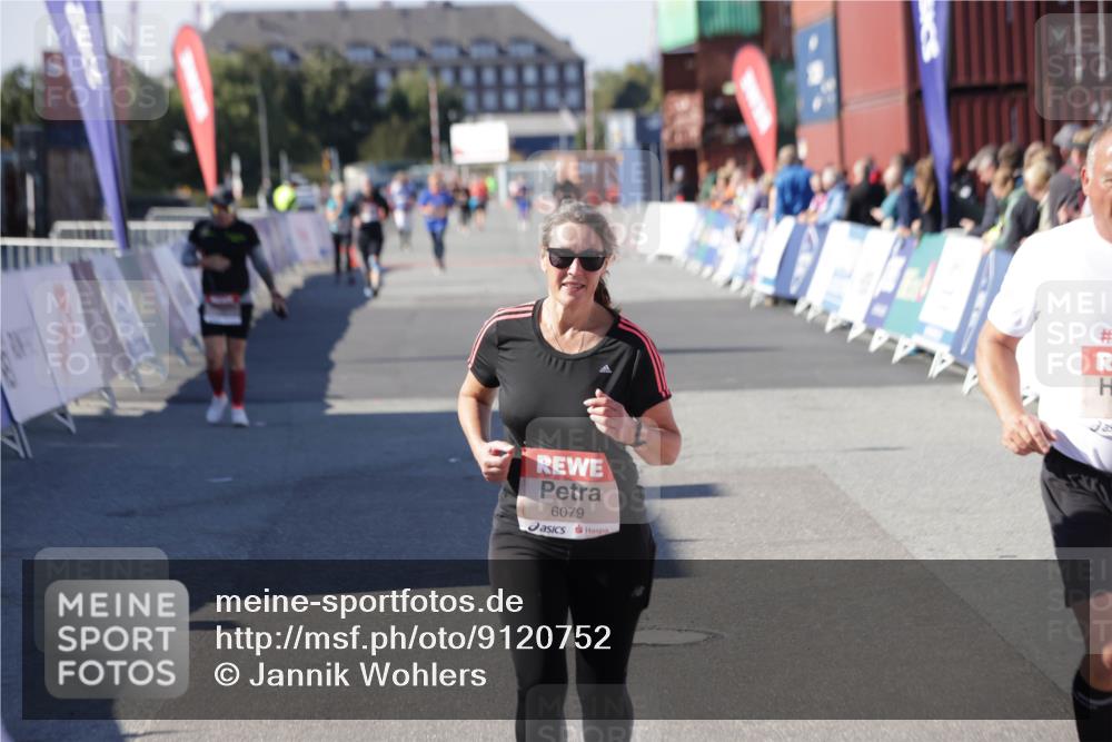 03.10.2025 - Köhlbrandbrückenlauf Jannik Wohlers http://msf.ph/oto/9120752 03.10.2025 13:35:42 Ziel 5356, 5517, 5539, 5680, 6079, 6396, 6508 meine-sportfotos.de