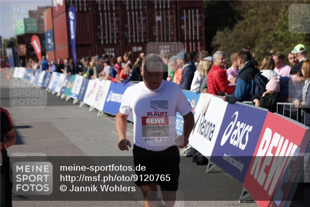 03.10.2025 - Köhlbrandbrückenlauf Jannik Wohlers http://msf.ph/oto/9120765 03.10.2025 13:35:43 Ziel 5517, 5539, 5680, 6079, 6396, 6508 meine-sportfotos.de