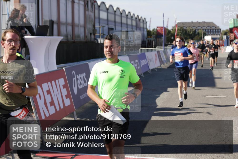 03.10.2025 - Köhlbrandbrückenlauf Jannik Wohlers http://msf.ph/oto/9120769 03.10.2025 13:04:22 Ziel 4117, 4198, 4297, 4494, 4665, 4836, 4995, 5055, 6038, 6250, 6251, 6523, 6723, 6724 meine-sportfotos.de
