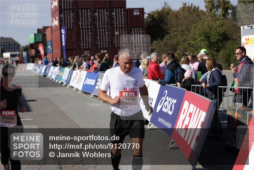 03.10.2025 - Köhlbrandbrückenlauf Jannik Wohlers http://msf.ph/oto/9120770 03.10.2025 13:35:43 Ziel 5517, 5539, 5680, 6079, 6396, 6508 meine-sportfotos.de