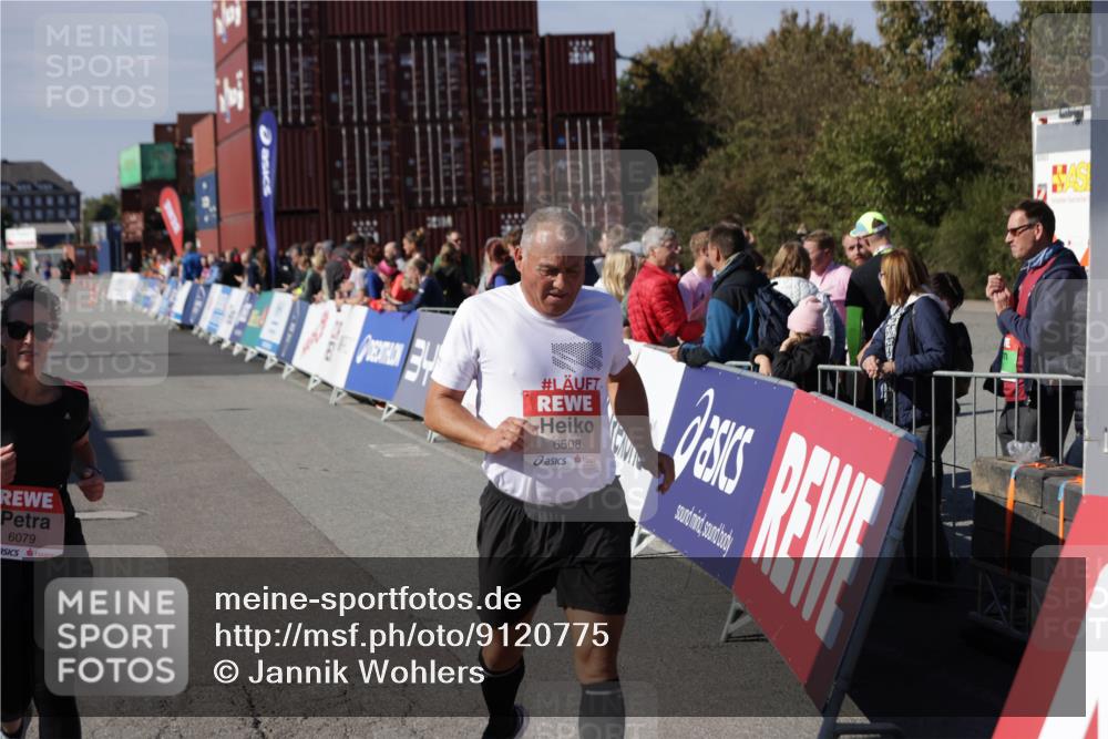 03.10.2025 - Köhlbrandbrückenlauf Jannik Wohlers http://msf.ph/oto/9120775 03.10.2025 13:35:43 Ziel 5517, 5539, 5680, 6079, 6396, 6508 meine-sportfotos.de
