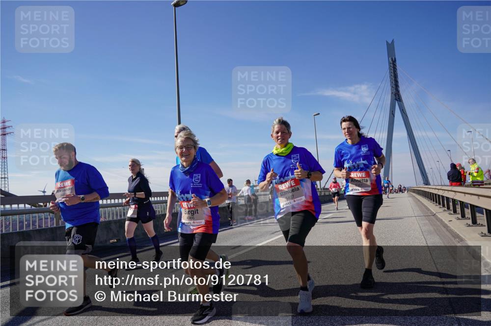 03.10.2025 - Köhlbrandbrückenlauf Michael Burmester http://msf.ph/oto/9120781 03.10.2025 13:02:06 Position 2 5500, 4966, 5427 meine-sportfotos.de