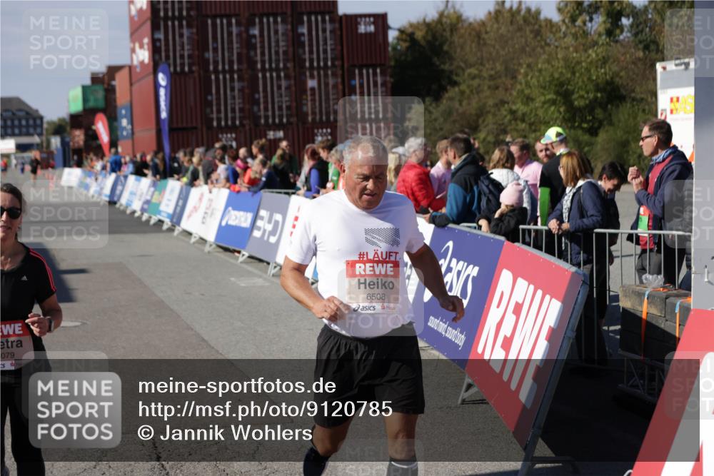 03.10.2025 - Köhlbrandbrückenlauf Jannik Wohlers http://msf.ph/oto/9120785 03.10.2025 13:35:43 Ziel 5517, 5539, 5680, 6079, 6396, 6508 meine-sportfotos.de