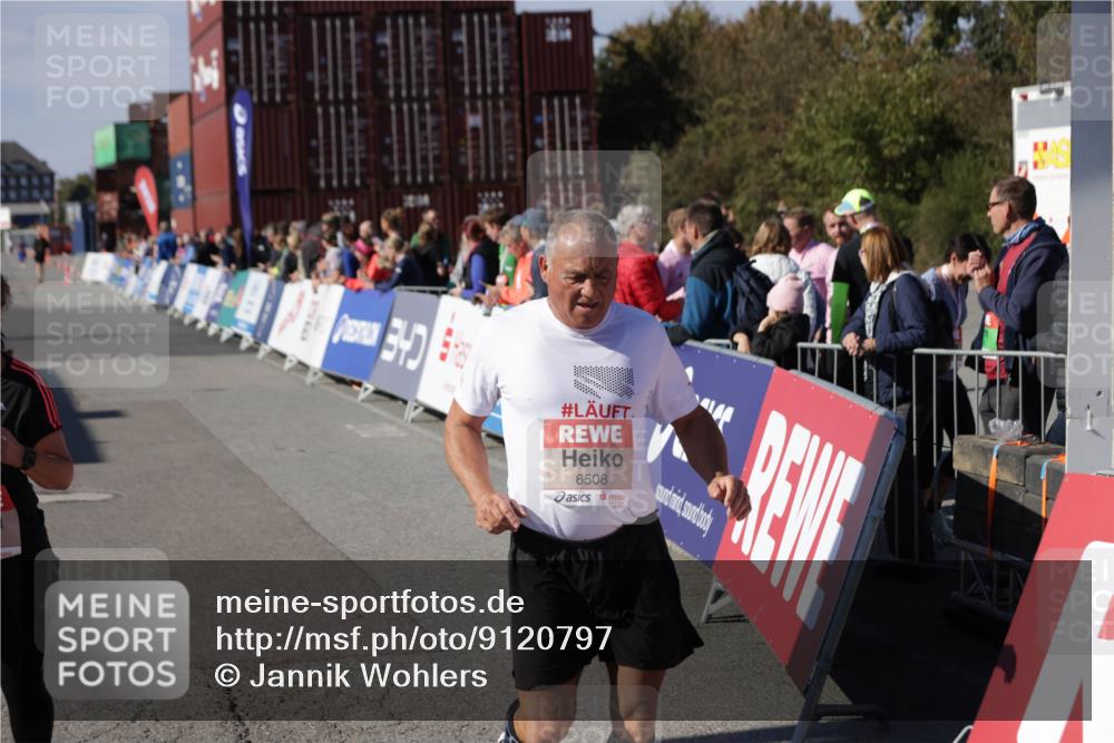 03.10.2025 - Köhlbrandbrückenlauf Jannik Wohlers http://msf.ph/oto/9120797 03.10.2025 13:35:43 Ziel 5517, 5539, 5680, 6079, 6396, 6508 meine-sportfotos.de