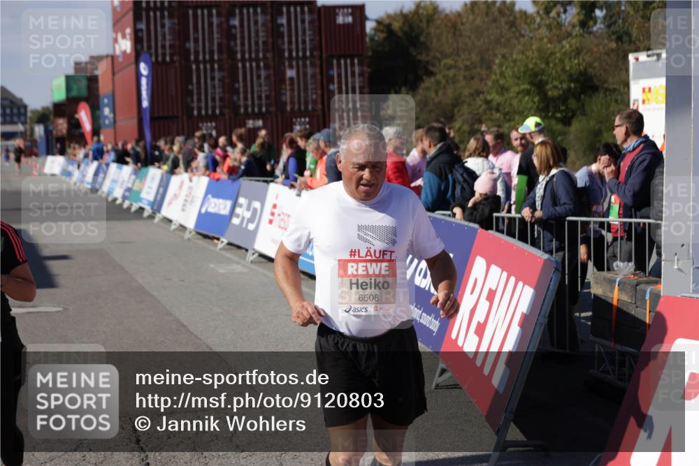 03.10.2025 - Köhlbrandbrückenlauf Jannik Wohlers http://msf.ph/oto/9120803 03.10.2025 13:35:43 Ziel 5517, 5539, 5680, 6079, 6396, 6508 meine-sportfotos.de