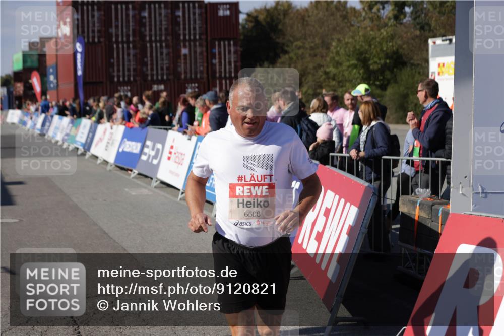 03.10.2025 - Köhlbrandbrückenlauf Jannik Wohlers http://msf.ph/oto/9120821 03.10.2025 13:35:44 Ziel 5539, 5680, 6079, 6396, 6508 meine-sportfotos.de
