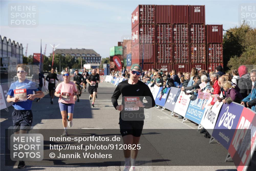 03.10.2025 - Köhlbrandbrückenlauf Jannik Wohlers http://msf.ph/oto/9120825 03.10.2025 13:04:23 Ziel 4117, 4198, 4297, 4494, 4665, 4836, 4995, 5055, 6038, 6250, 6251, 6523, 6723, 6724 meine-sportfotos.de