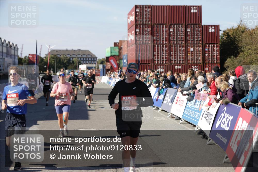 03.10.2025 - Köhlbrandbrückenlauf Jannik Wohlers http://msf.ph/oto/9120833 03.10.2025 13:04:23 Ziel 4117, 4198, 4297, 4494, 4665, 4836, 4995, 5055, 6038, 6250, 6251, 6523, 6723, 6724 meine-sportfotos.de