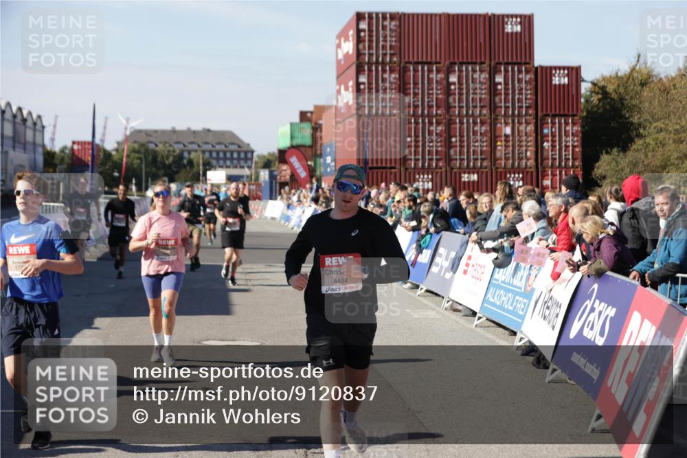03.10.2025 - Köhlbrandbrückenlauf Jannik Wohlers http://msf.ph/oto/9120837 03.10.2025 13:04:23 Ziel 4117, 4198, 4297, 4494, 4665, 4836, 4995, 5055, 6038, 6250, 6251, 6523, 6723, 6724 meine-sportfotos.de