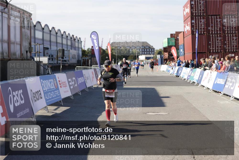 03.10.2025 - Köhlbrandbrückenlauf Jannik Wohlers http://msf.ph/oto/9120841 03.10.2025 13:35:51 Ziel 6079, 6292, 6508 meine-sportfotos.de