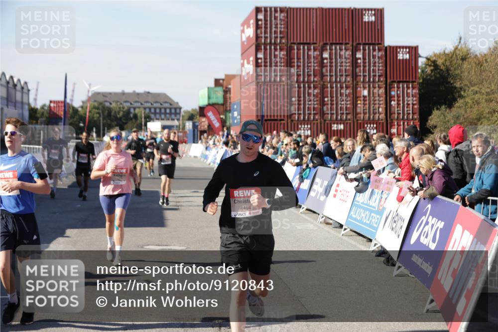 03.10.2025 - Köhlbrandbrückenlauf Jannik Wohlers http://msf.ph/oto/9120843 03.10.2025 13:04:23 Ziel 4117, 4198, 4297, 4494, 4665, 4836, 4995, 5055, 6038, 6250, 6251, 6523, 6723, 6724 meine-sportfotos.de