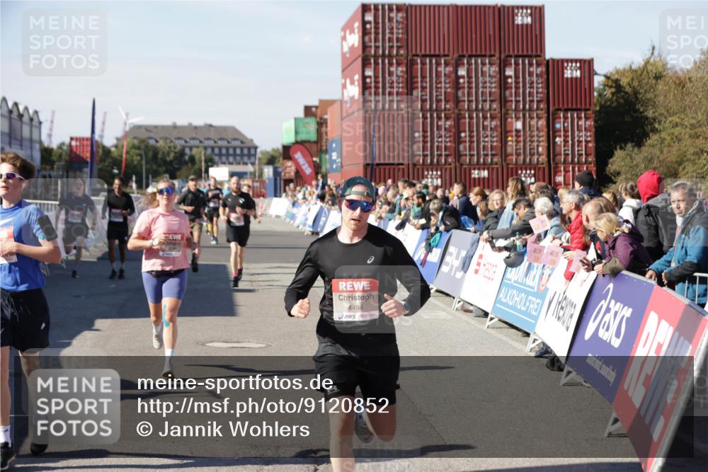 03.10.2025 - Köhlbrandbrückenlauf Jannik Wohlers http://msf.ph/oto/9120852 03.10.2025 13:04:23 Ziel 4117, 4198, 4297, 4494, 4665, 4836, 4995, 5055, 6038, 6250, 6251, 6523, 6723, 6724 meine-sportfotos.de