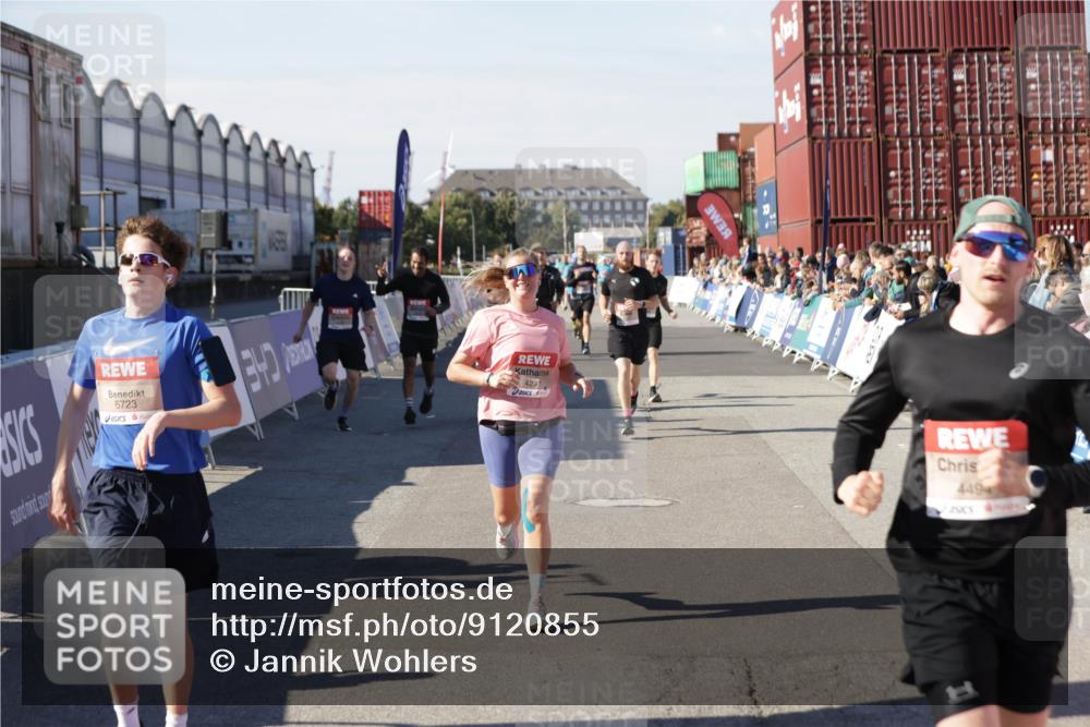 03.10.2025 - Köhlbrandbrückenlauf Jannik Wohlers http://msf.ph/oto/9120855 03.10.2025 13:04:24 Ziel 4117, 4198, 4297, 4494, 4665, 4836, 4995, 5055, 6038, 6250, 6251, 6523, 6723, 6724 meine-sportfotos.de