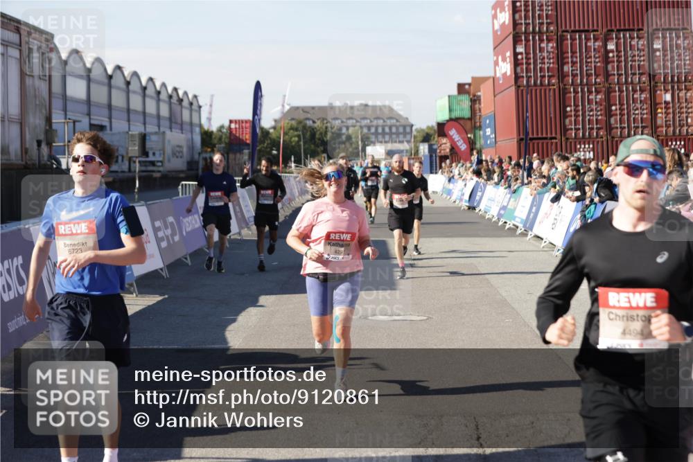 03.10.2025 - Köhlbrandbrückenlauf Jannik Wohlers http://msf.ph/oto/9120861 03.10.2025 13:04:24 Ziel 4117, 4198, 4297, 4494, 4665, 4836, 4995, 5055, 6038, 6250, 6251, 6523, 6723, 6724 meine-sportfotos.de