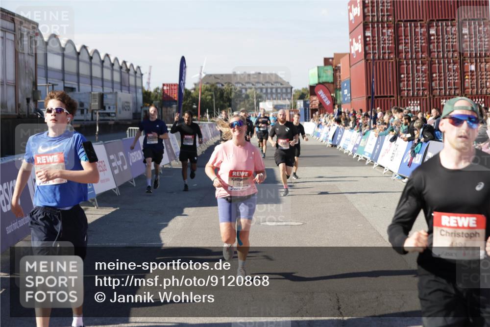 03.10.2025 - Köhlbrandbrückenlauf Jannik Wohlers http://msf.ph/oto/9120868 03.10.2025 13:04:24 Ziel 4117, 4198, 4297, 4494, 4665, 4836, 4995, 5055, 6038, 6250, 6251, 6523, 6723, 6724 meine-sportfotos.de