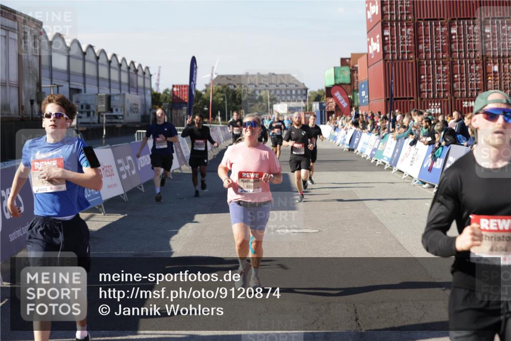 03.10.2025 - Köhlbrandbrückenlauf Jannik Wohlers http://msf.ph/oto/9120874 03.10.2025 13:04:24 Ziel 4117, 4198, 4297, 4494, 4665, 4836, 4995, 5055, 6038, 6250, 6251, 6523, 6723, 6724 meine-sportfotos.de