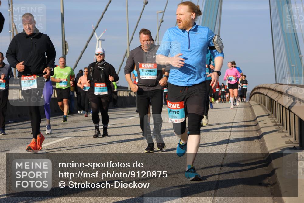 03.10.2025 - Köhlbrandbrückenlauf Strokosch-Dieckow http://msf.ph/oto/9120875 03.10.2025 09:55:59 Position 2 3706, 2787, 2308, 1664 meine-sportfotos.de