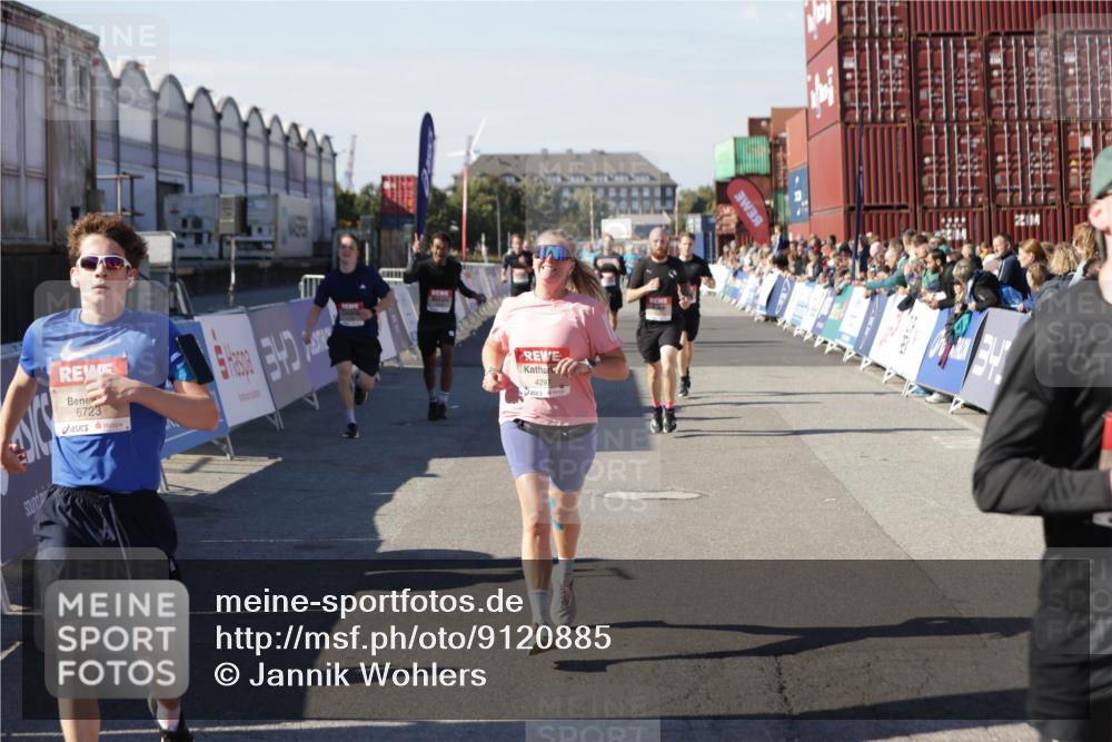 03.10.2025 - Köhlbrandbrückenlauf Jannik Wohlers http://msf.ph/oto/9120885 03.10.2025 13:04:24 Ziel 4117, 4198, 4297, 4494, 4665, 4836, 4995, 5055, 6038, 6250, 6251, 6523, 6723, 6724 meine-sportfotos.de