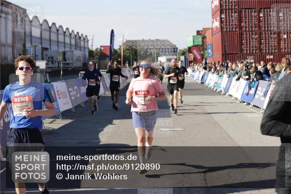 03.10.2025 - Köhlbrandbrückenlauf Jannik Wohlers http://msf.ph/oto/9120890 03.10.2025 13:04:24 Ziel 4117, 4198, 4297, 4494, 4665, 4836, 4995, 5055, 6038, 6250, 6251, 6523, 6723, 6724 meine-sportfotos.de