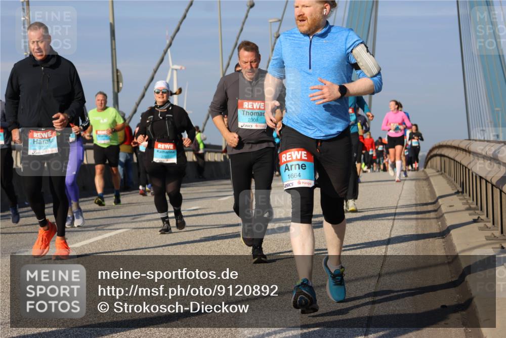 03.10.2025 - Köhlbrandbrückenlauf Strokosch-Dieckow http://msf.ph/oto/9120892 03.10.2025 09:55:59 Position 2 3706, 2787, 2308, 1664 meine-sportfotos.de