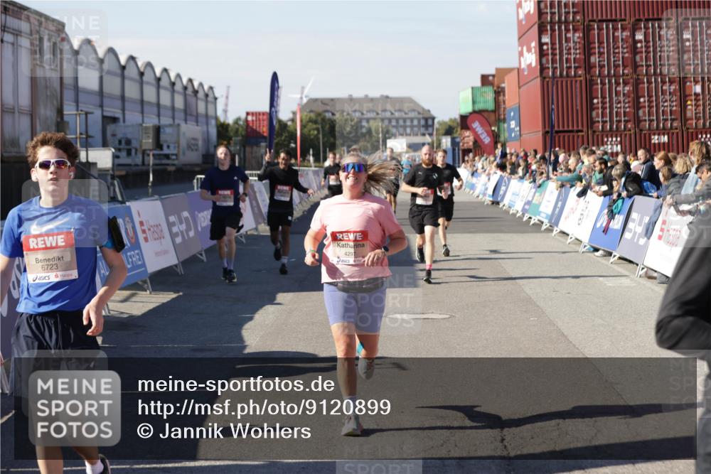 03.10.2025 - Köhlbrandbrückenlauf Jannik Wohlers http://msf.ph/oto/9120899 03.10.2025 13:04:24 Ziel 4117, 4198, 4297, 4494, 4665, 4836, 4995, 5055, 6038, 6250, 6251, 6523, 6723, 6724 meine-sportfotos.de