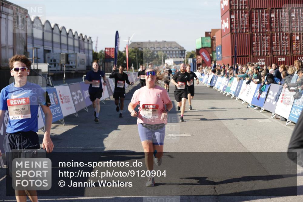 03.10.2025 - Köhlbrandbrückenlauf Jannik Wohlers http://msf.ph/oto/9120904 03.10.2025 13:04:24 Ziel 4117, 4198, 4297, 4494, 4665, 4836, 4995, 5055, 6038, 6250, 6251, 6523, 6723, 6724 meine-sportfotos.de
