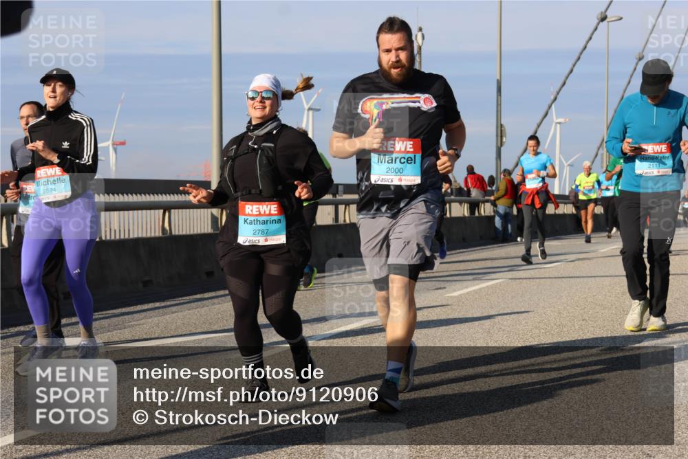 03.10.2025 - Köhlbrandbrückenlauf Strokosch-Dieckow http://msf.ph/oto/9120906 03.10.2025 09:56:03 Position 2 2524, 2787, 2000, 2111 meine-sportfotos.de
