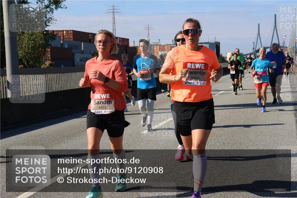 03.10.2025 - Köhlbrandbrückenlauf Strokosch-Dieckow http://msf.ph/oto/9120908 03.10.2025 12:59:26 Position 3 4423, 5173, 4408 meine-sportfotos.de