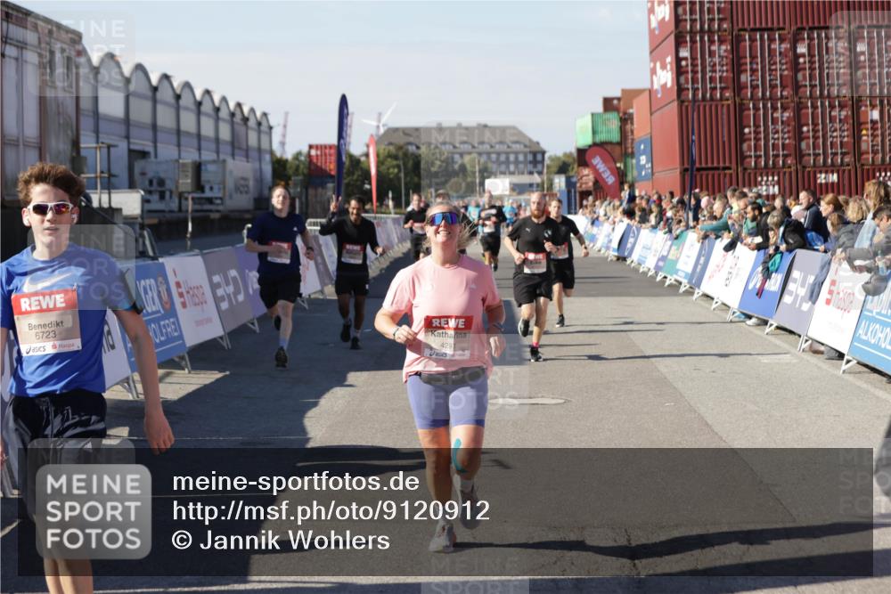 03.10.2025 - Köhlbrandbrückenlauf Jannik Wohlers http://msf.ph/oto/9120912 03.10.2025 13:04:24 Ziel 4117, 4198, 4297, 4494, 4665, 4836, 4995, 5055, 6038, 6250, 6251, 6523, 6723, 6724 meine-sportfotos.de