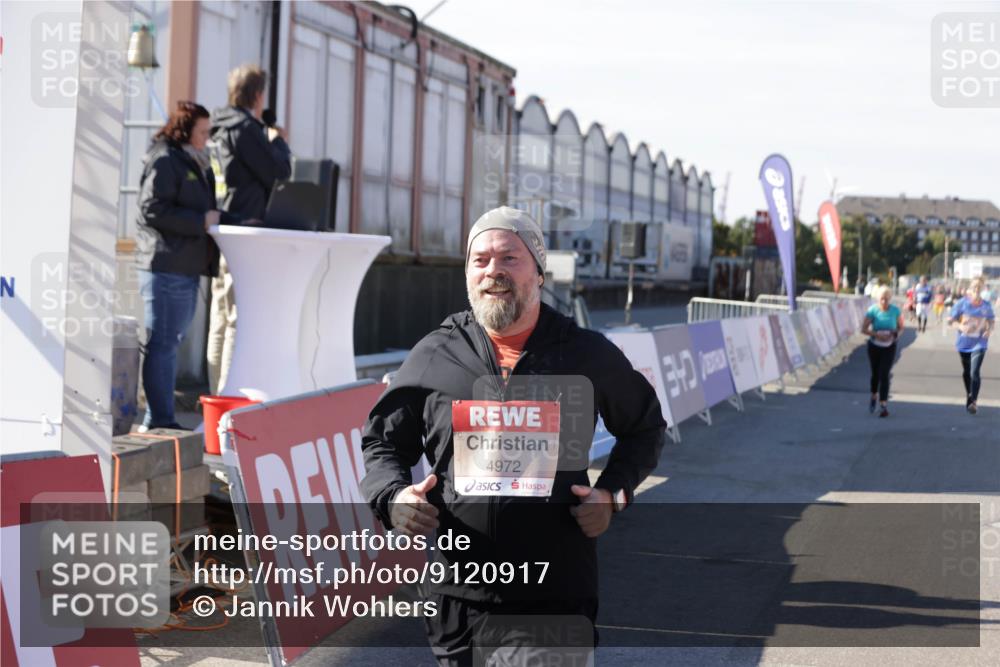 03.10.2025 - Köhlbrandbrückenlauf Jannik Wohlers http://msf.ph/oto/9120917 03.10.2025 13:36:01 Ziel 4972, 6292, 6670 meine-sportfotos.de