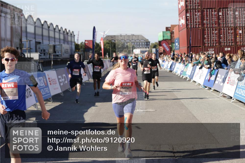 03.10.2025 - Köhlbrandbrückenlauf Jannik Wohlers http://msf.ph/oto/9120920 03.10.2025 13:04:24 Ziel 4117, 4198, 4297, 4494, 4665, 4836, 4995, 5055, 6038, 6250, 6251, 6523, 6723, 6724 meine-sportfotos.de