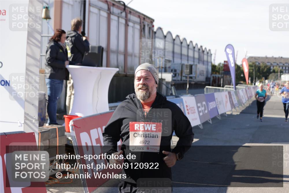 03.10.2025 - Köhlbrandbrückenlauf Jannik Wohlers http://msf.ph/oto/9120922 03.10.2025 13:36:01 Ziel 4972, 6292, 6670 meine-sportfotos.de