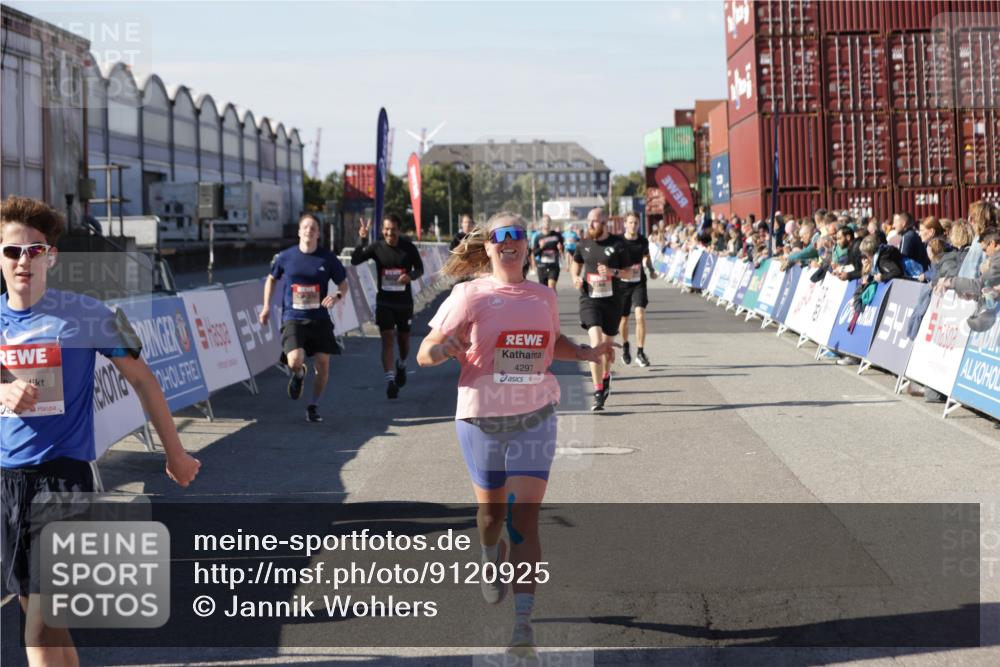 03.10.2025 - Köhlbrandbrückenlauf Jannik Wohlers http://msf.ph/oto/9120925 03.10.2025 13:04:24 Ziel 4117, 4198, 4297, 4494, 4665, 4836, 4995, 5055, 6038, 6250, 6251, 6523, 6723, 6724 meine-sportfotos.de