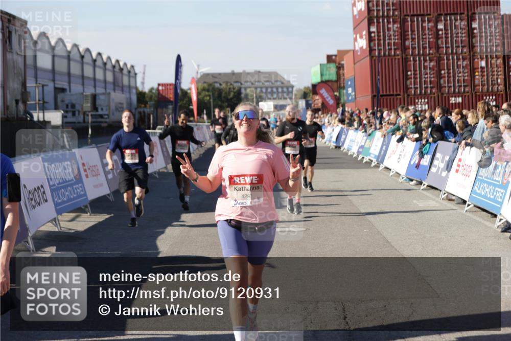 03.10.2025 - Köhlbrandbrückenlauf Jannik Wohlers http://msf.ph/oto/9120931 03.10.2025 13:04:25 Ziel 4055, 4117, 4198, 4297, 4494, 4665, 4836, 4995, 5055, 6018, 6038, 6250, 6251, 6723, 6724 meine-sportfotos.de