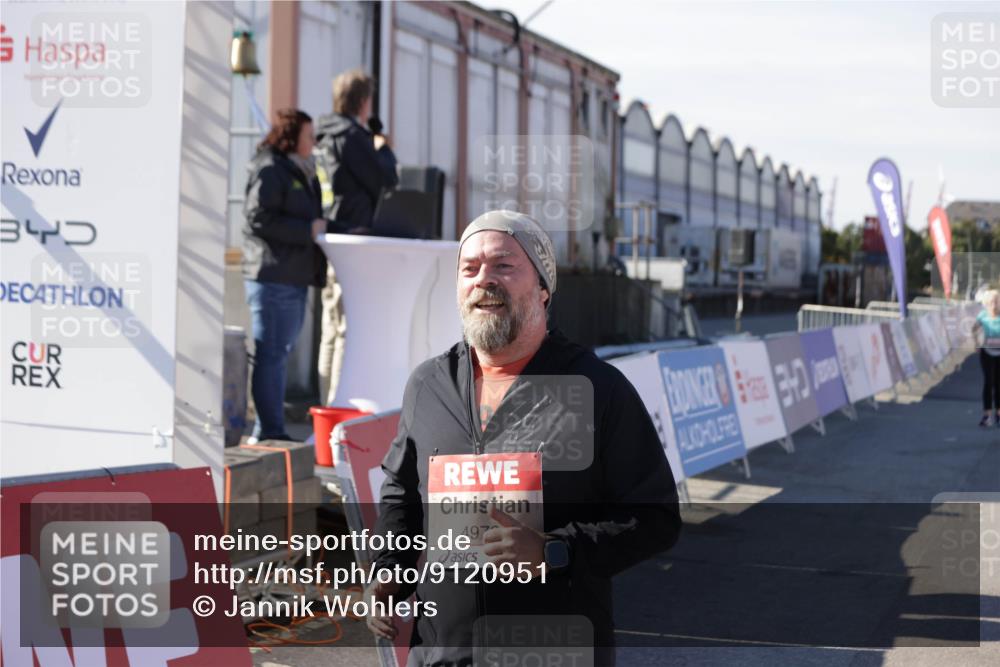 03.10.2025 - Köhlbrandbrückenlauf Jannik Wohlers http://msf.ph/oto/9120951 03.10.2025 13:36:01 Ziel 4972, 6292, 6670 meine-sportfotos.de