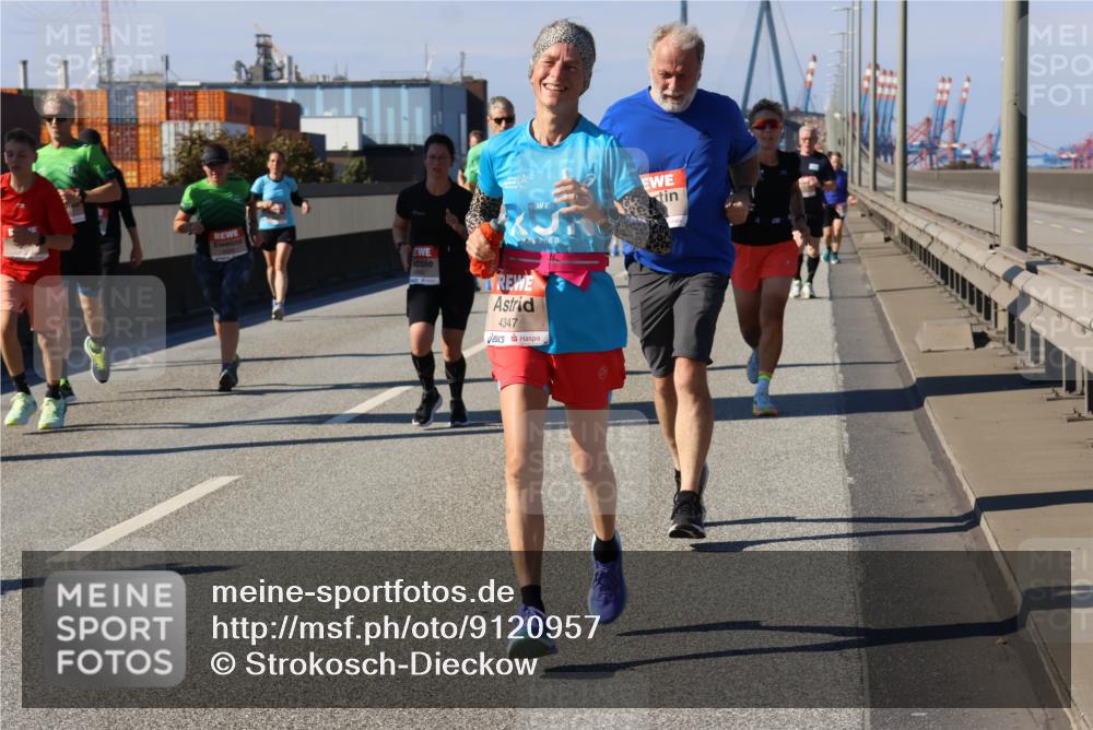 03.10.2025 - Köhlbrandbrückenlauf Strokosch-Dieckow http://msf.ph/oto/9120957 03.10.2025 12:59:28 Position 3 4347 meine-sportfotos.de